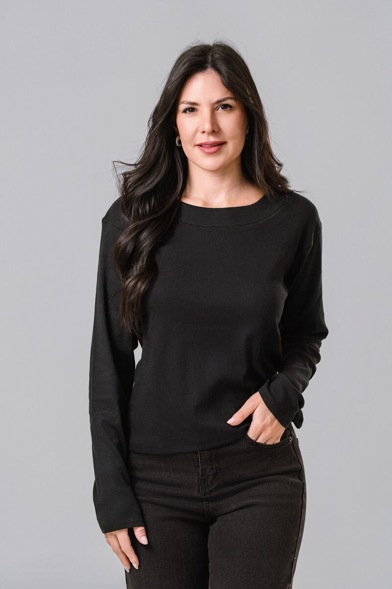 REMERA LANA NEGRO