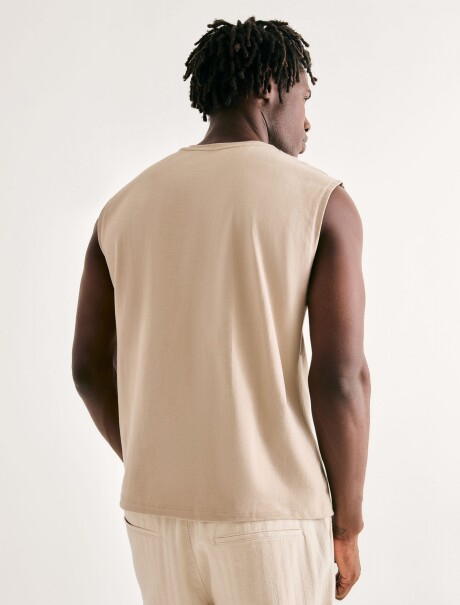 MUSCULOSA BÁSICA BEIGE