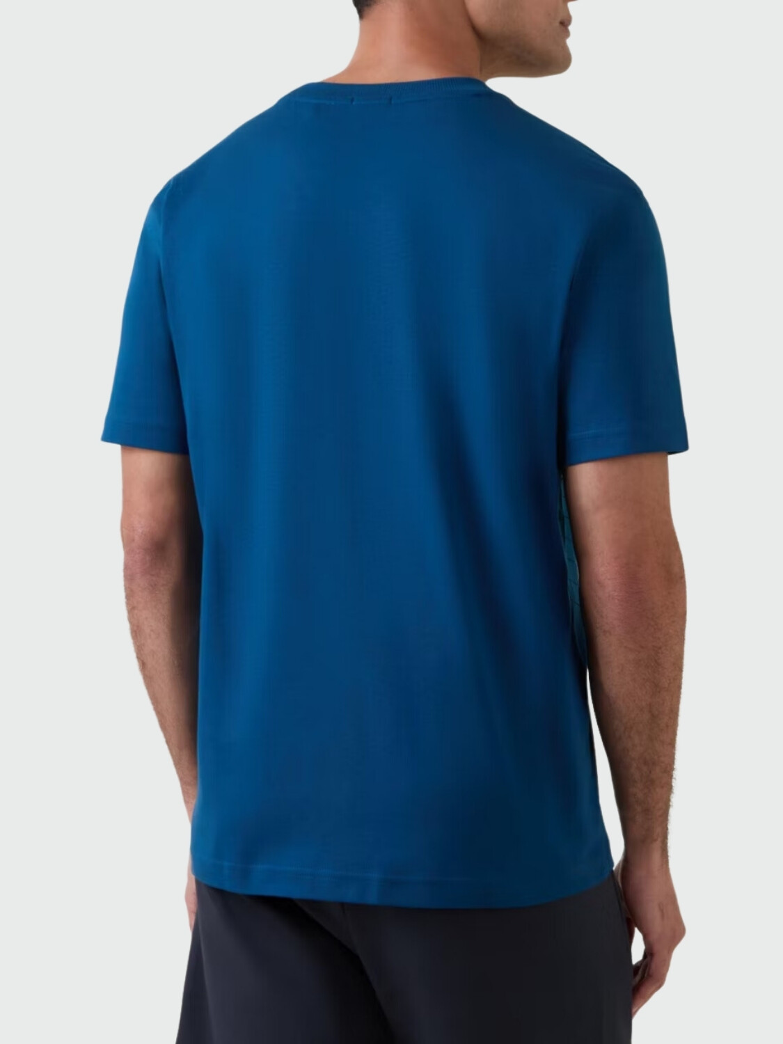 BOSS Camiseta Regular de Algodón con Diseño de Líneas Finas 494