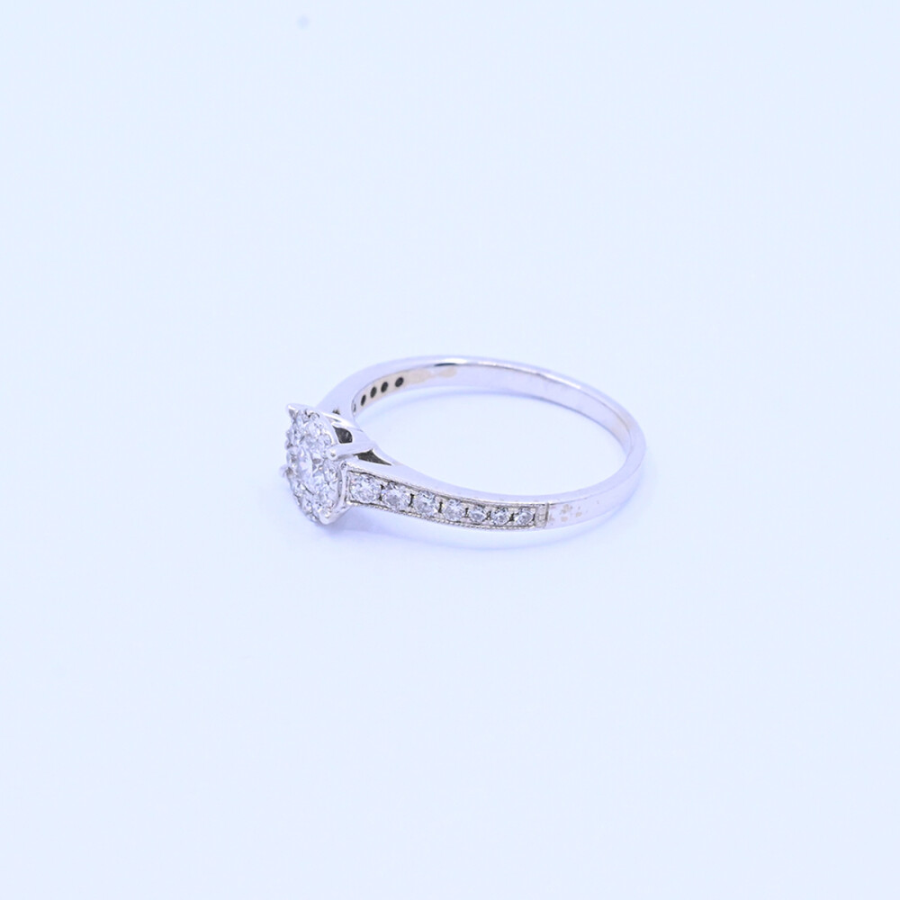 Anillo oro 18k blanco con brillantes. Anillo oro 18k blanco con brillantes.