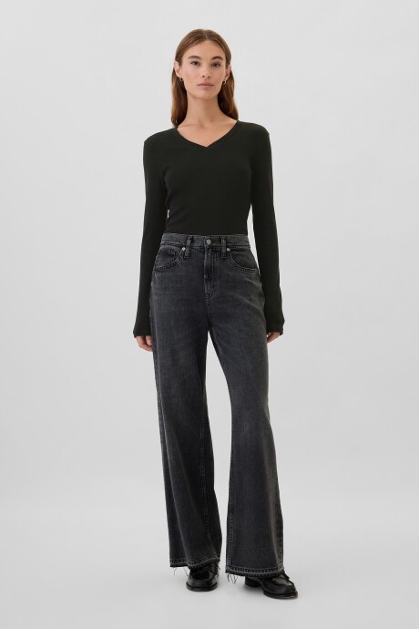 Remera Básica Cuello V Mujer True Black