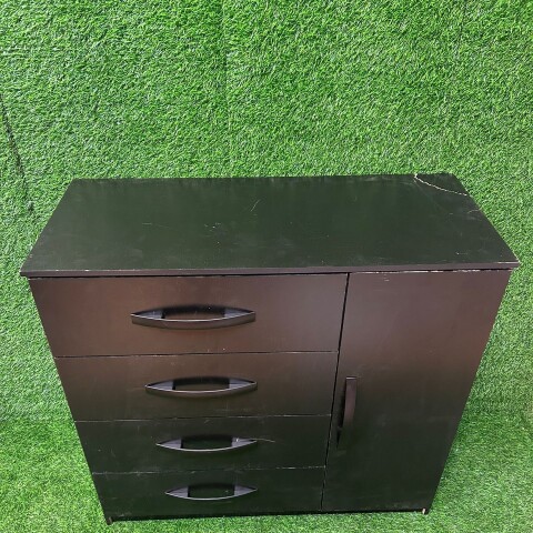 [OUTLET] Cómoda Cajonera para Dormitorio de 4 Cajones y 1 Puerta en MDP - Negro [SOLO RETIRO] [OUTLET] Cómoda Cajonera para Dormitorio de 4 Cajones y 1 Puerta en MDP - Negro [SOLO RETIRO]
