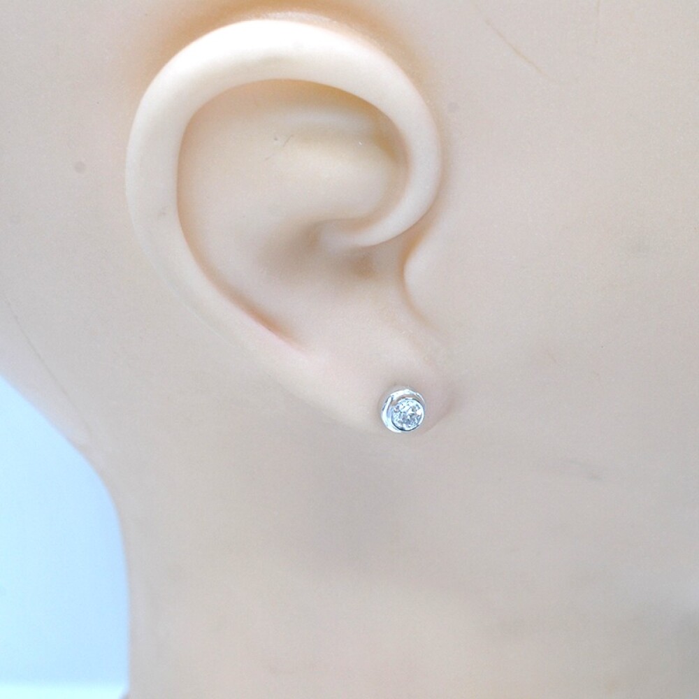 Caravanas en oro blanco 18k y brillantes Caravanas en oro blanco 18k y brillantes