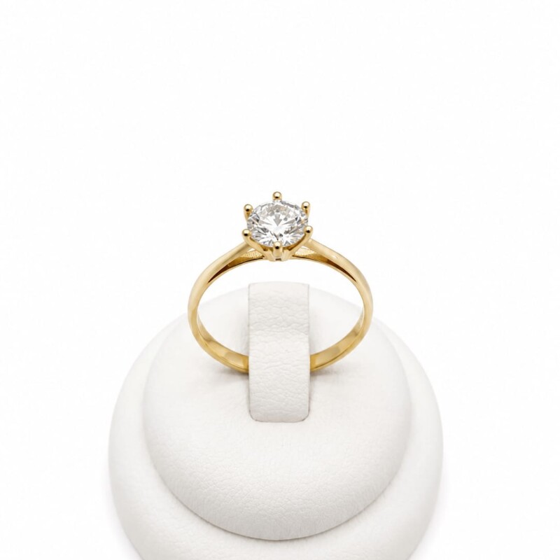 Anillo en oro 9k solitario con piedra zirconia Anillo en oro 9k solitario con piedra zirconia
