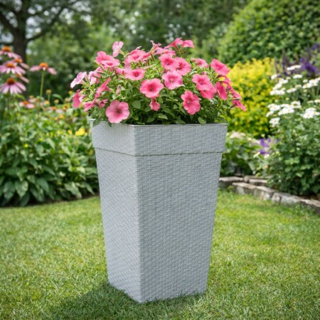 MACETA PIRAMIDAL SIMIL RATTAN 17,5 LITROS GRIS MACETA PIRAMIDAL SIMIL RATTAN 17,5 LITROS GRIS