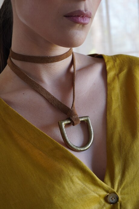 Estribo Tiento Necklace Camel Dorado