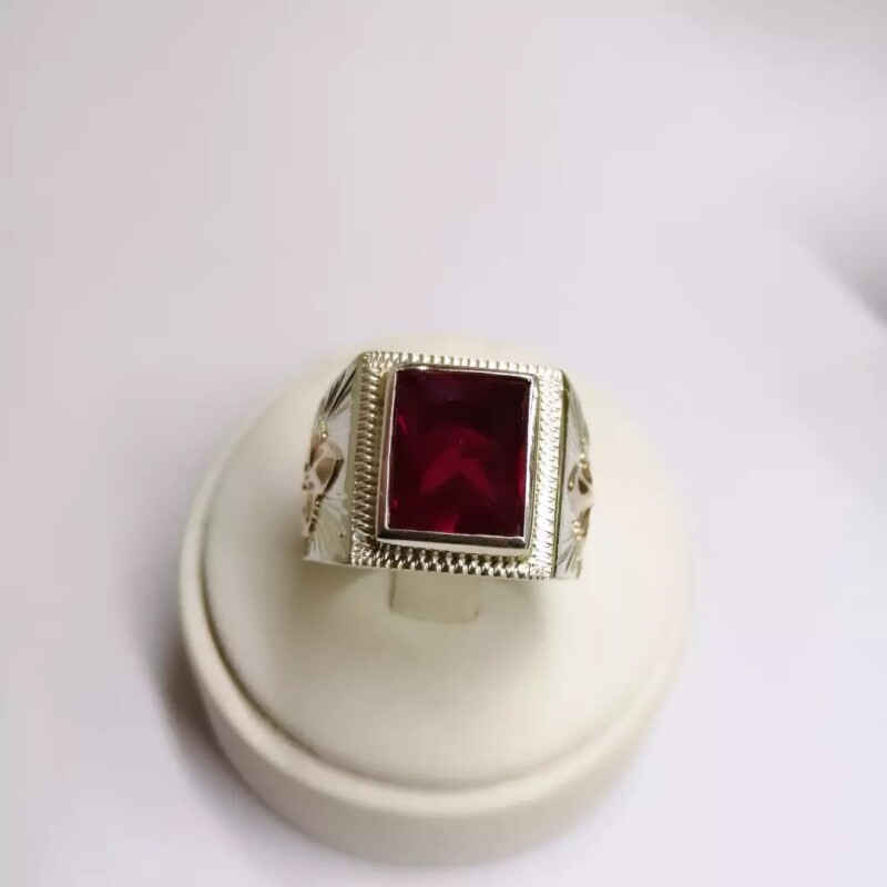 Anillo sello caballero plata y oro piedra rectangular rubi Anillo sello caballero plata y oro piedra rectangular rubi