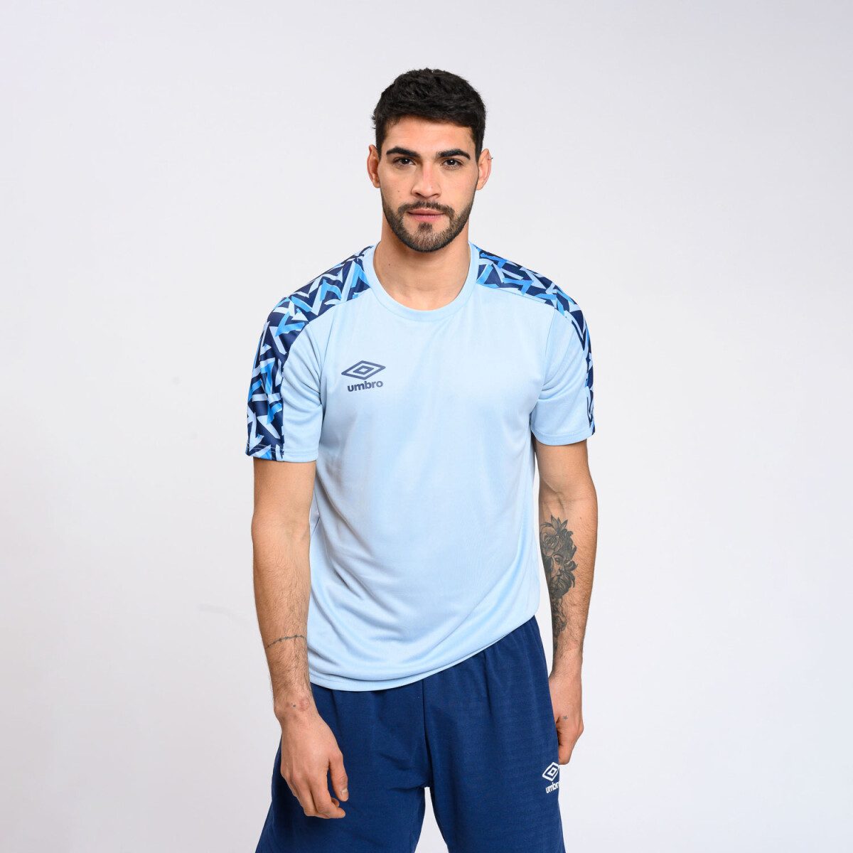 REMERA POLY HOMBRE Umbro Hombre - 007 