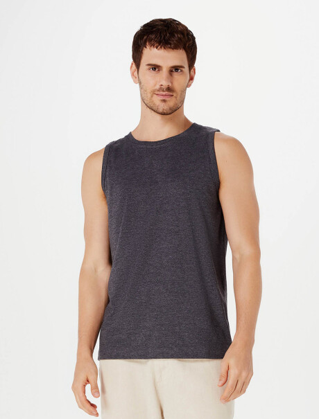 MUSCULOSA BÁSICA WORLD GRIS OSCURO