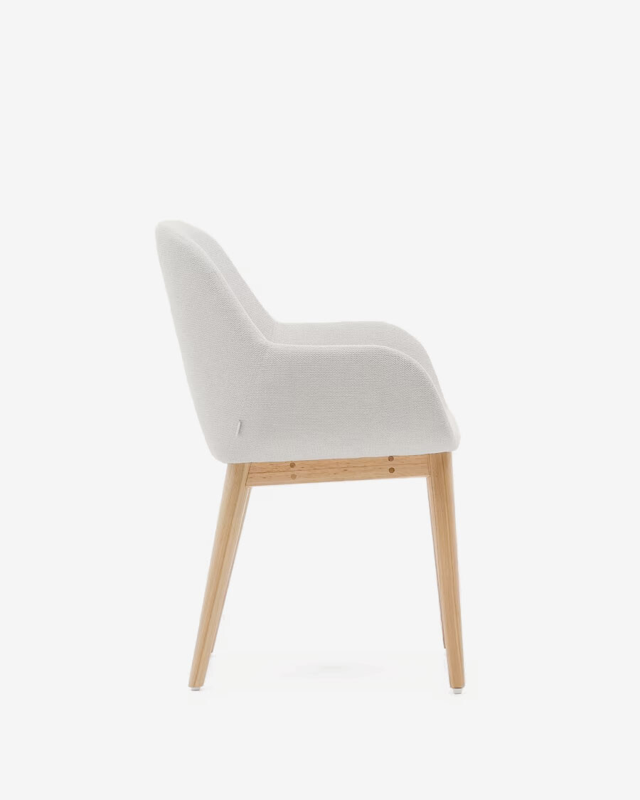 Silla Konna beige y patas de madera maciza de fresno acabado natural Silla Konna beige y patas de madera maciza de fresno acabado natural