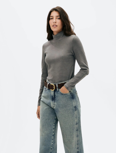 POLERA BÁSICA CON ELASTANO NEGRO