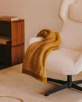 Manta Melany de punto blanco y mostaza 130 x 170 cm Manta Melany de punto blanco y mostaza 130 x 170 cm