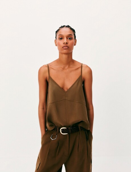 BLUSA CON DESCOTE MARRÓN