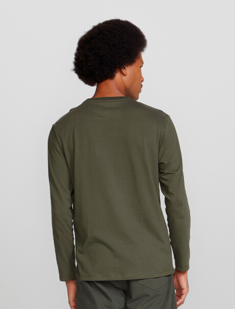 CAMISETA BÁSICA MANGA LARGA VERDE MUSGO