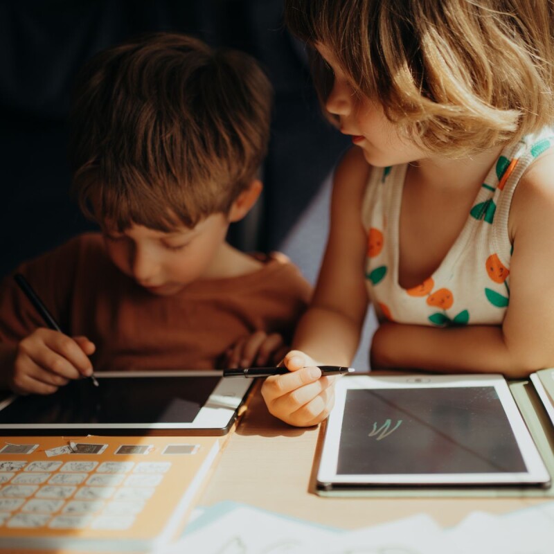 Mini Pizarra Led con libro y actividades Piratas