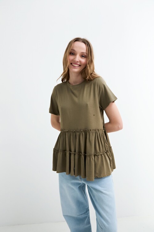 Remera con volados VERDE OLIVA