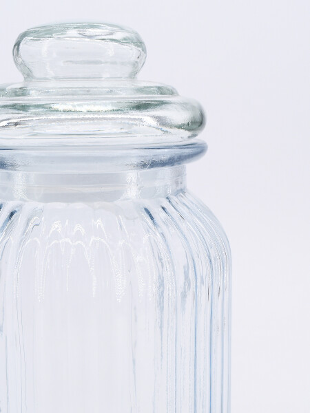 FRASCO DE VIDRIO CON TAPA TRANSPARENTE