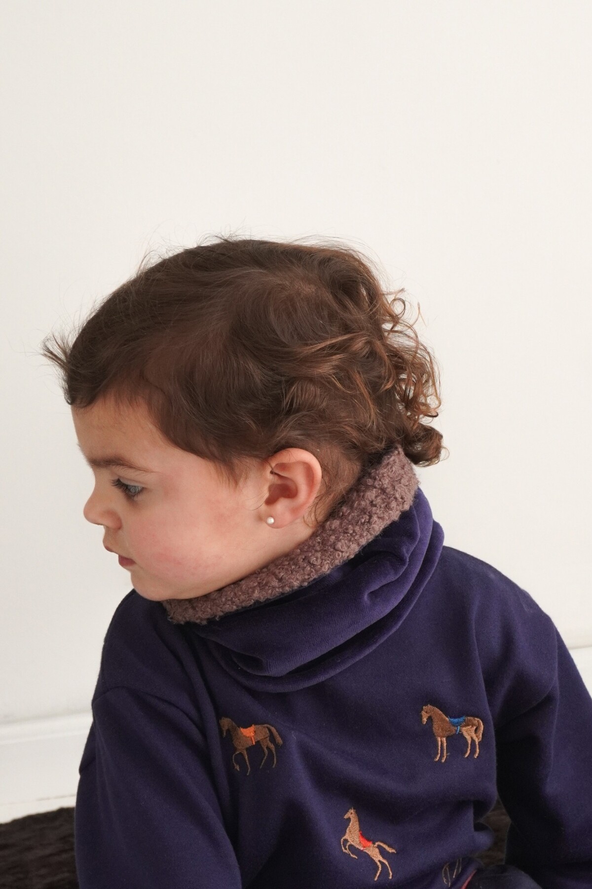 Mini Neck Gurí Azul / Chocolate