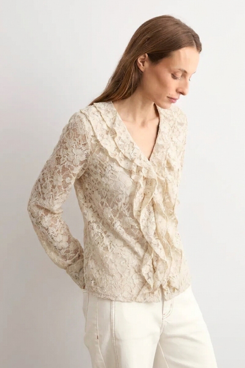 Blusa de encaje con volados beige