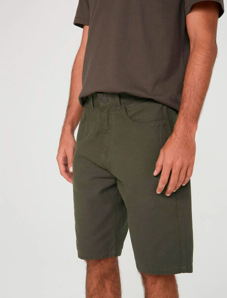 BERMUDA MASCULINA MODELO RECTO VERDE