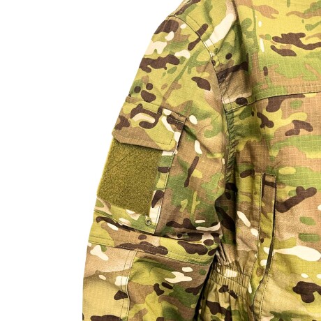 Campera chaqueta tactica con capucha en RipStop Multicam
