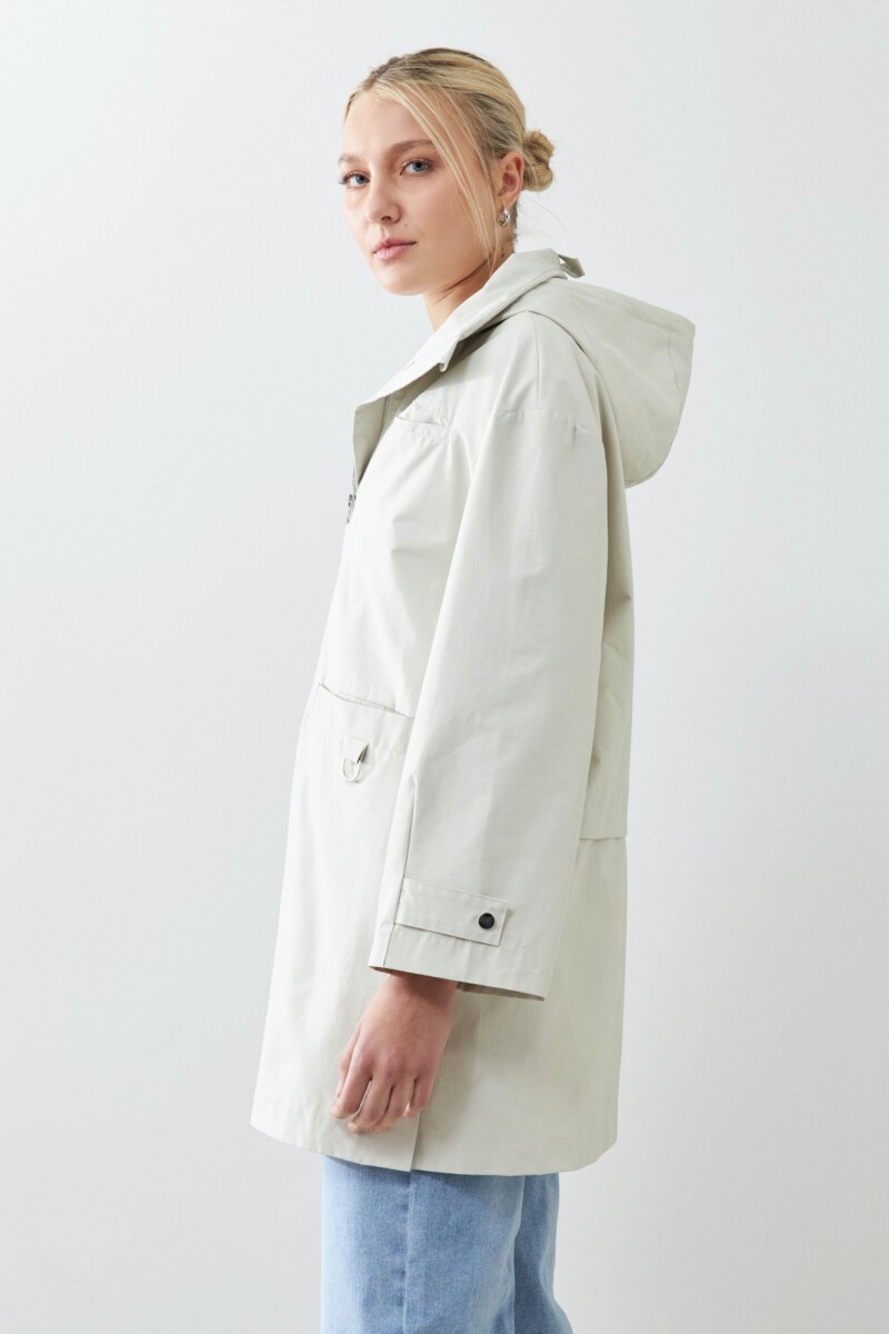 Campera impermeable con capucha plegable gris claro