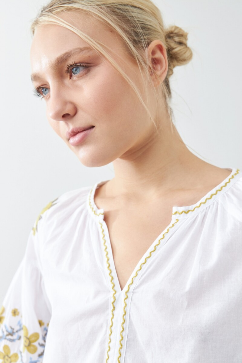 Blusa boho con bordados blanco