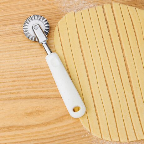 Corta Pasta y Ravioles Utilita Blanco 17 cm Tramontina Corta Pasta y Ravioles Utilita Blanco 17 cm Tramontina