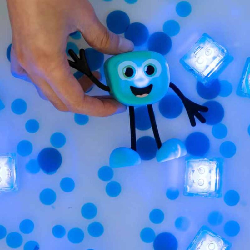 GLO PALS - Set personaje + 2 cubos iluminados Azul