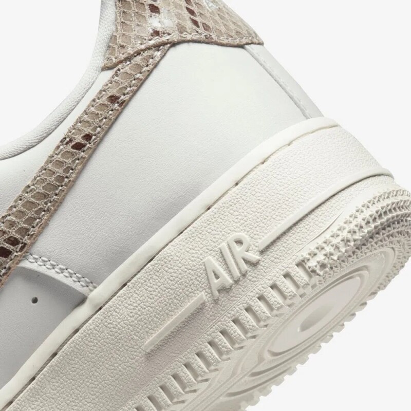 NIKE AIR FORCE 1 '07 NIKE AIR FORCE 1 '07