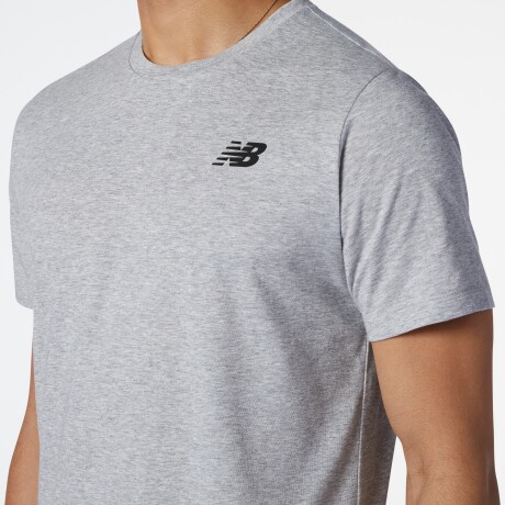 Remera New Balance de Hombre - Tenacity - MT11070AG GREY