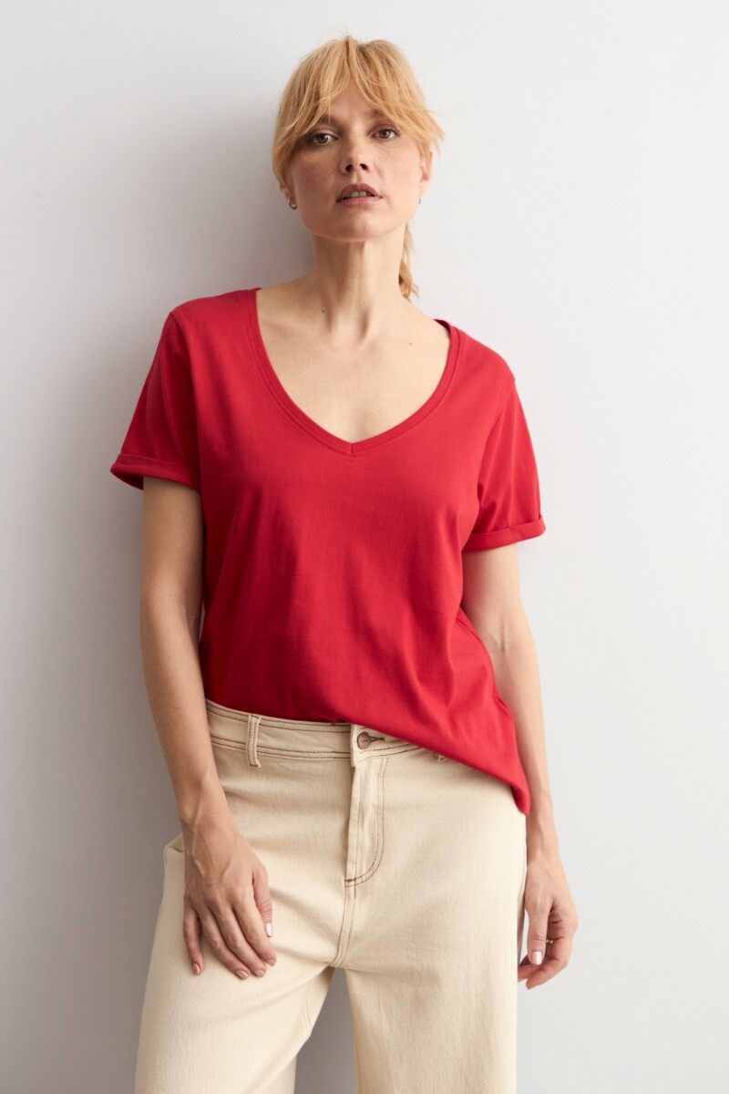 Remera escote en V rojo