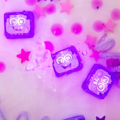 Juego de Baño X4 Cubos Iluminados Glo Pals Activados Agua Violeta