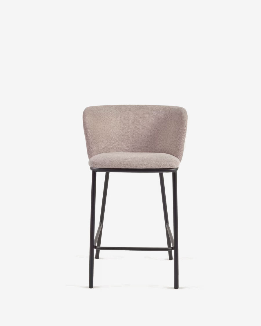 Taburete Ciselia de chenilla marrón claro y patas de acero con acabado negro altura 65 cm