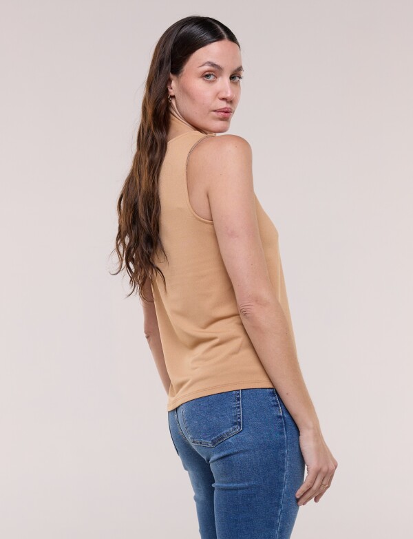 Musculosa Con Broche TOSTADO