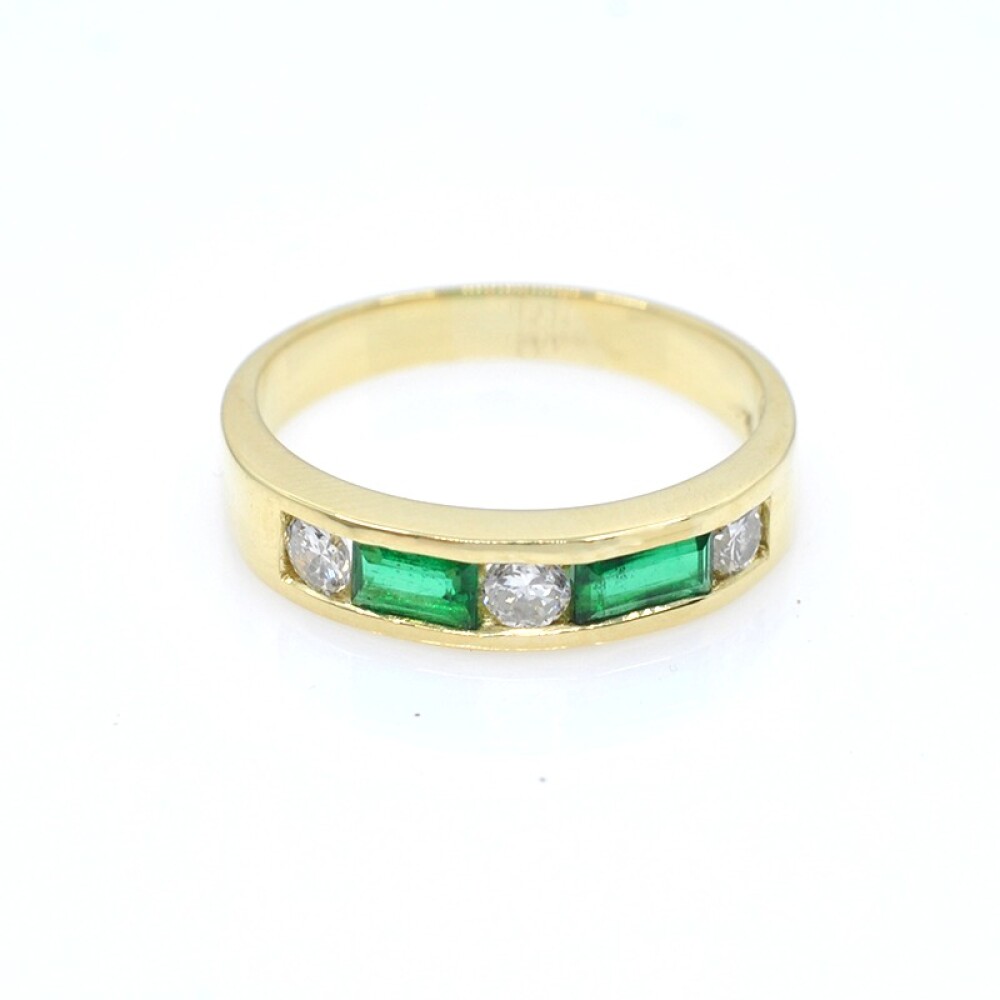 Anillo en oro 18k, brillantes y esmeraldas Anillo en oro 18k, brillantes y esmeraldas