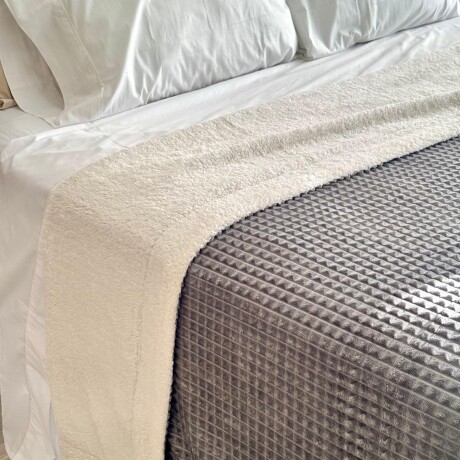 Frazada Soft Reversible C/Corderito 100% Poliéster 200x230cm Frazada Soft Reversible C/Corderito 100% Poliéster 200x230cm