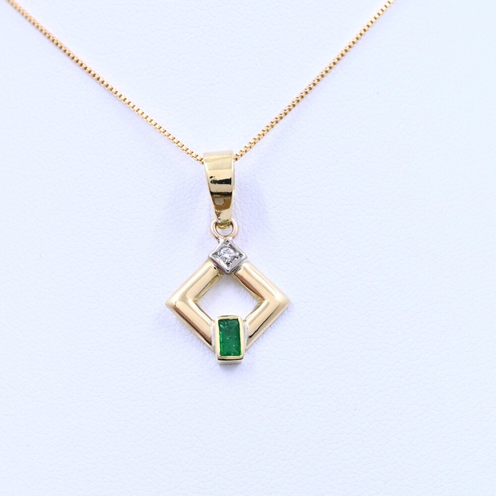 Colgante oro 18k esmeralda y brillante. Colgante oro 18k esmeralda y brillante.