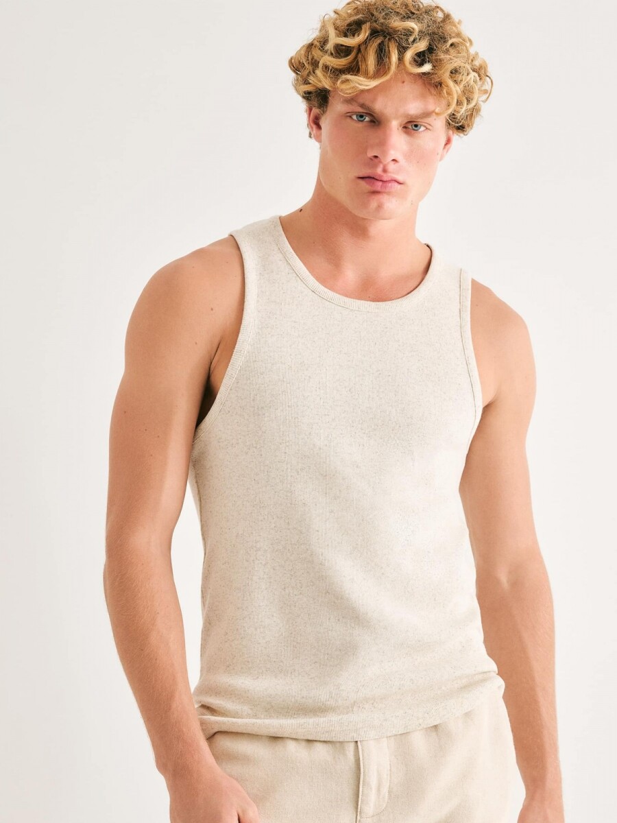 MUSCULOSA BÁSICA SLIM EN TELA ACANALADA - BLANCO 