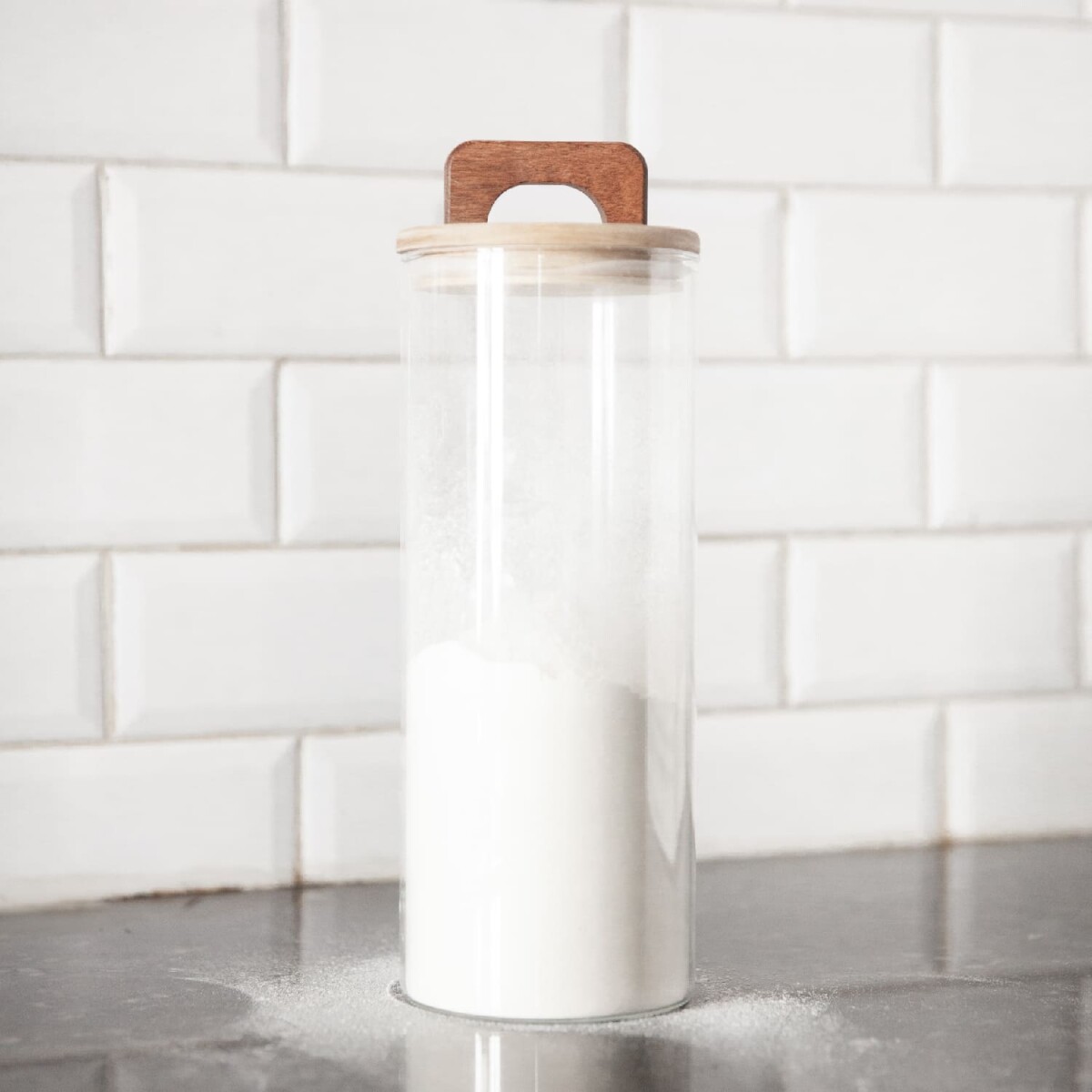 Frasco contenedor de vidrio tapa madera con manija - 1500ml 