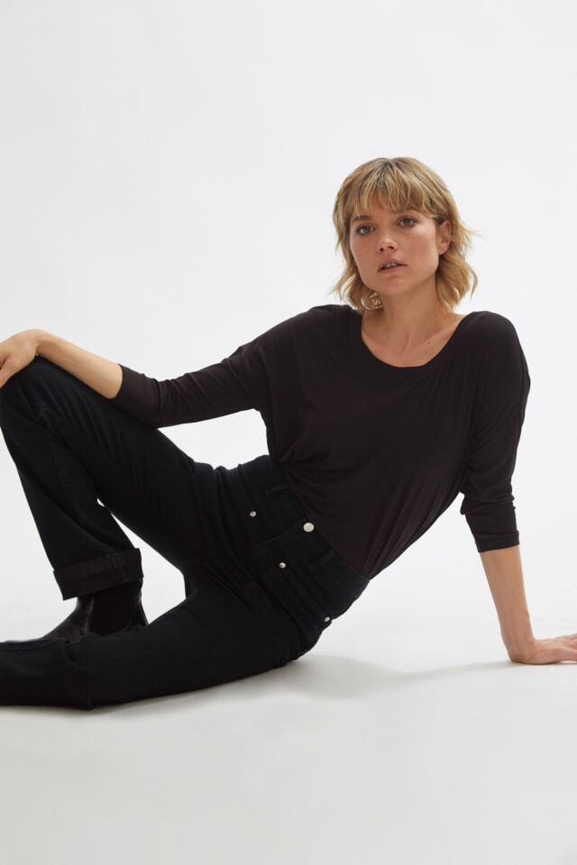 Jean bootcut con bolsillos negro