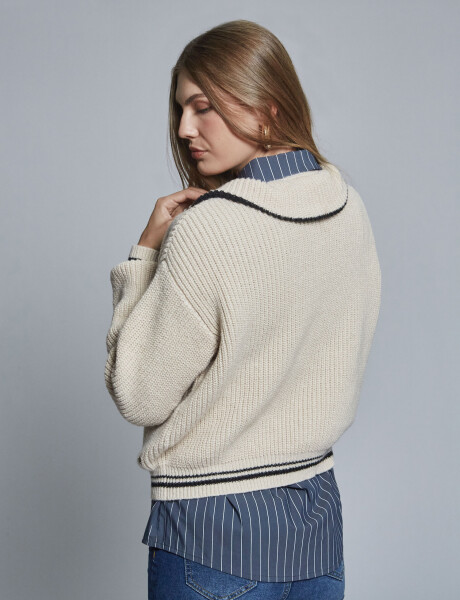 Sweater cuello cierre beige