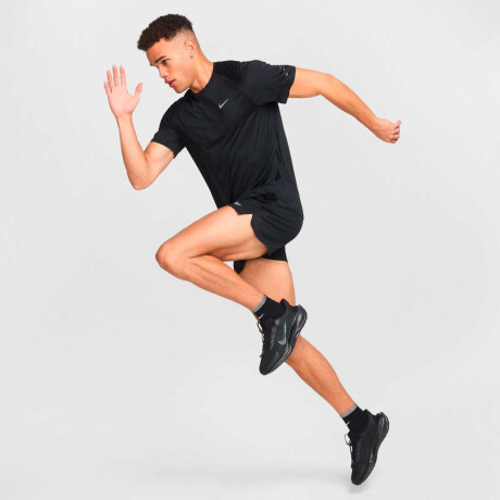 Remera Nike Dri-Fit Stride Top de Hombre Negro