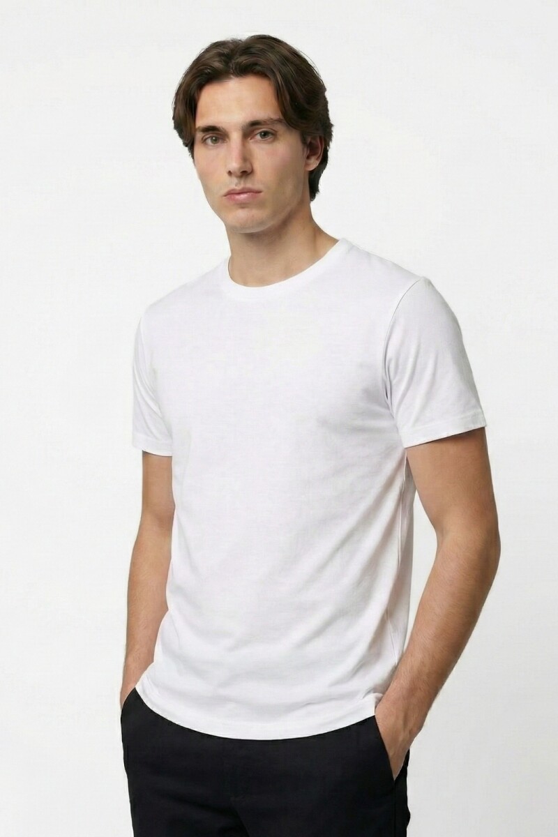 Remera Mathi. Blanco