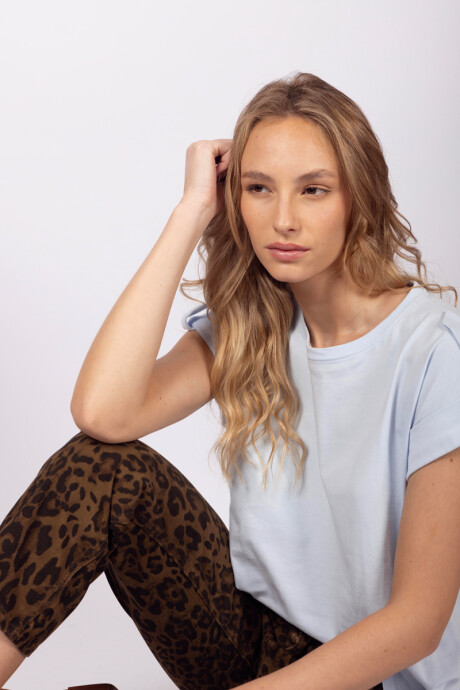 Remera Teresa Celeste