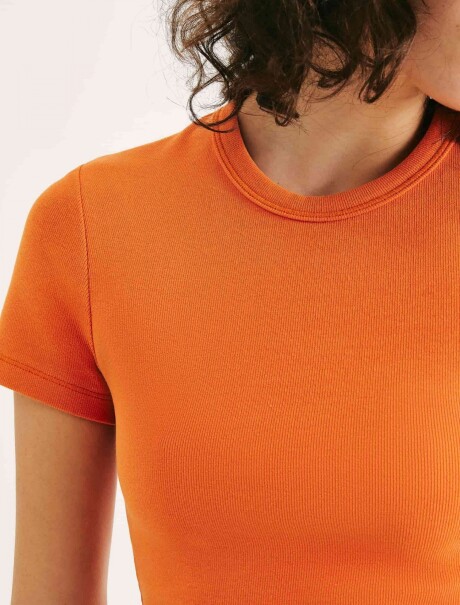 CAMISETA CORTA EN TELA ACANALADA NARANJA