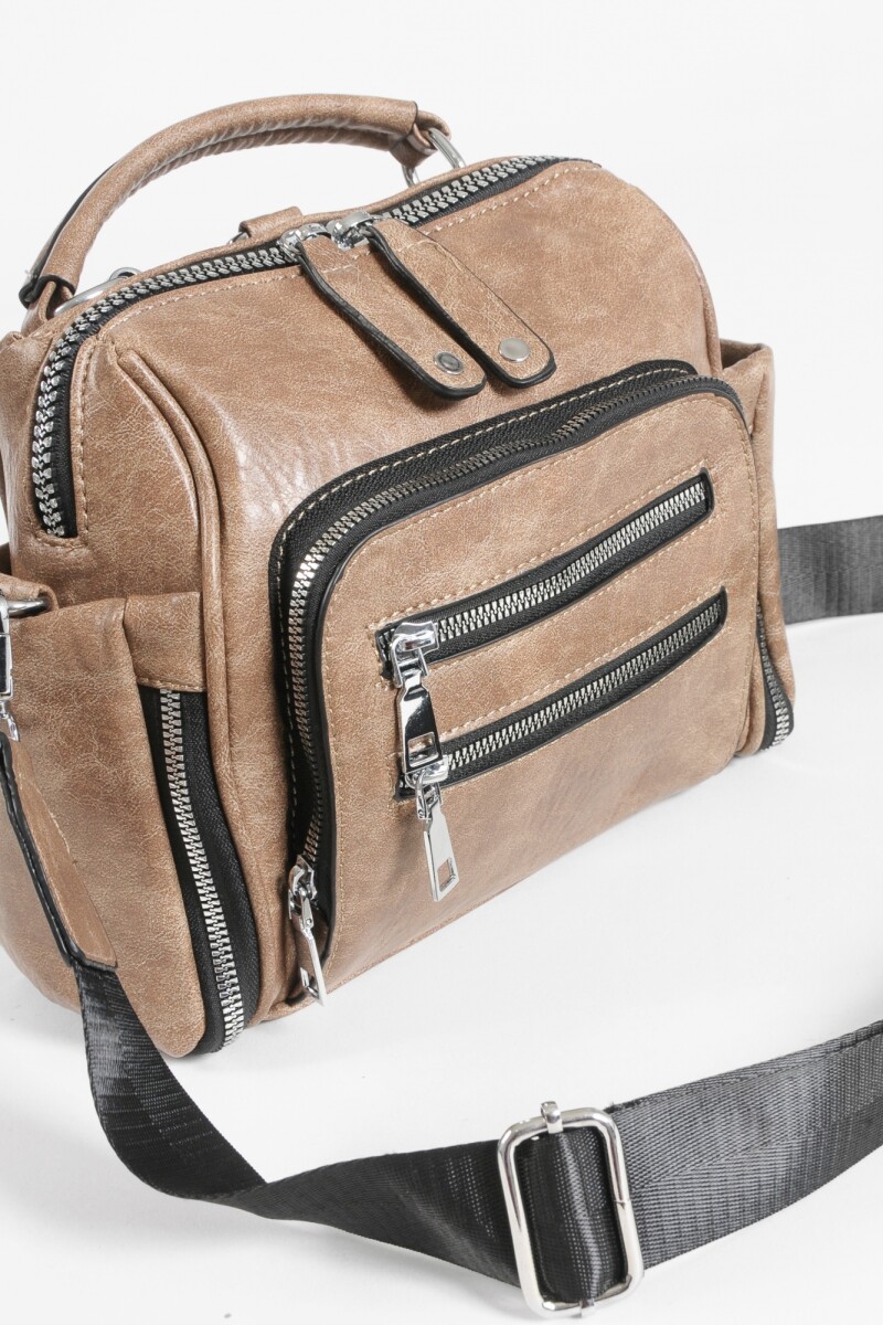 Mochila bandolera con bolsillo camel
