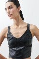 Top eco cuero con cortes y tul negro
