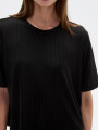 Remera Visinas Negro