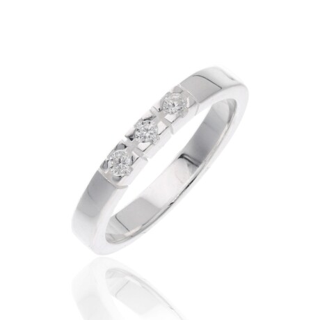 Anillo de plata 925 medio sin fin con tres Diamantes de Laboratorio, 0.195 cts. Anillo de plata 925 medio sin fin con tres Diamantes de Laboratorio, 0.195 cts.